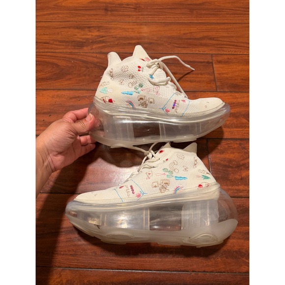 Shoes - Jenny Fax Hana Embroidery sneakers featuring a white knit upper decorated Sz 8